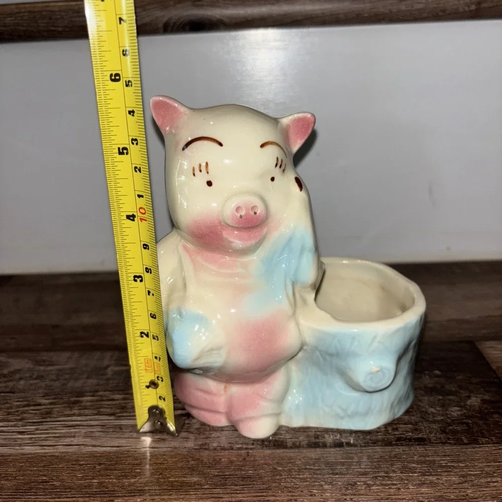 1950s Vintage SHAWNEE Ceramic 5 1/2'' Pig by Tree Stump Planter Blue And Pink